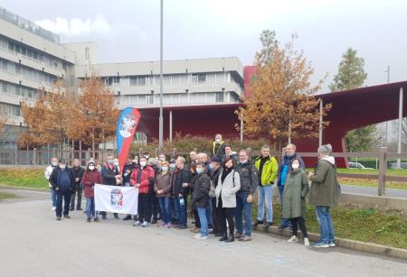 udeleženci pred muzejem ALFA ROMEO 27 nov 2021
